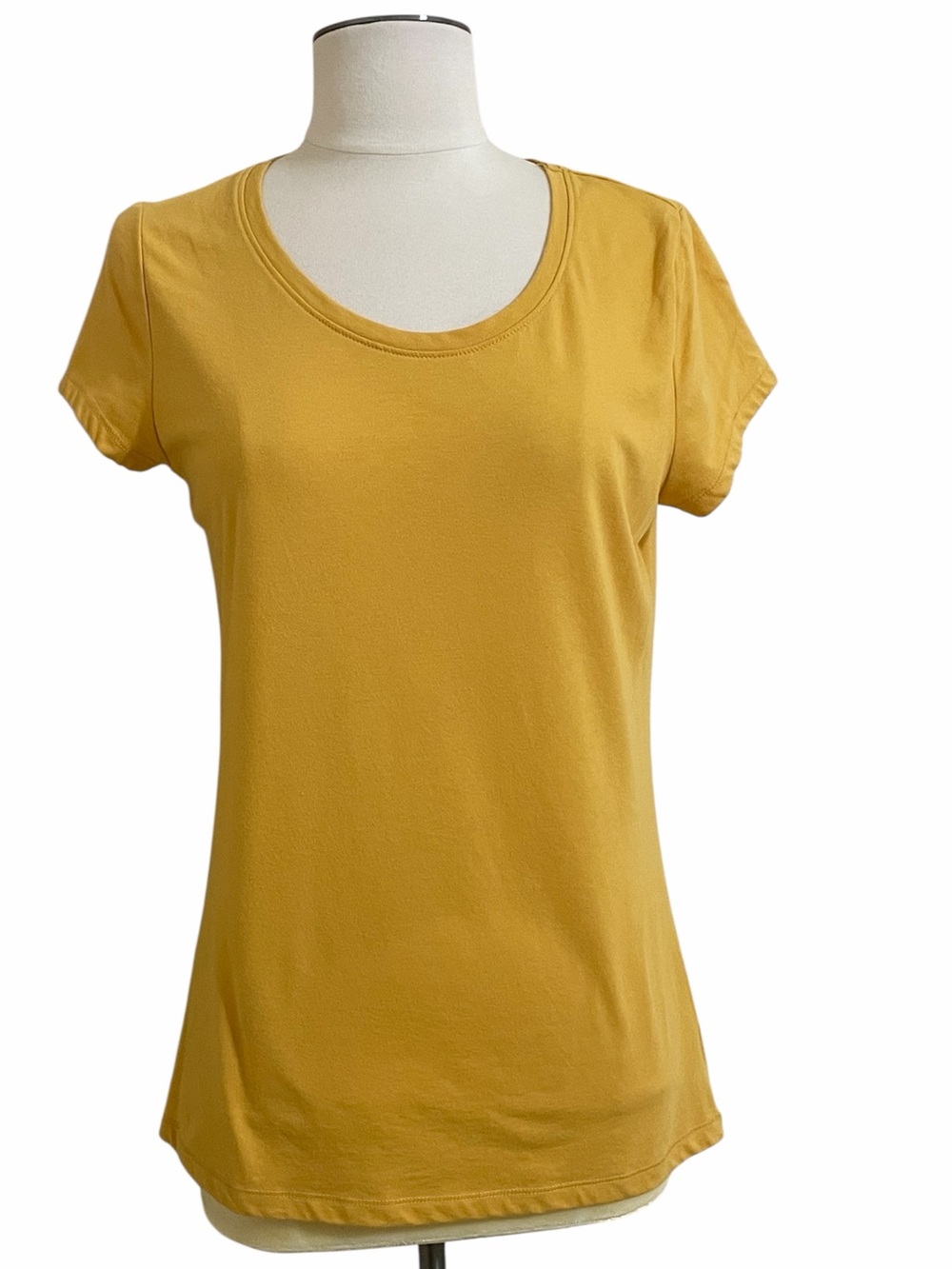 Marigold short sleeve tee classic staple Sz large